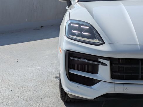 New 2026 Porsche Cayenne image 12