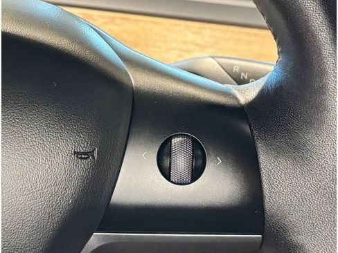 Used 2023 Tesla Model Y Long Range image 28