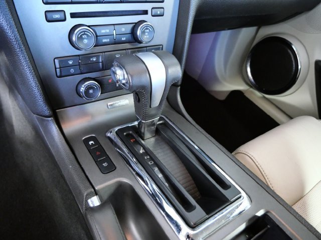 Used 2010 Ford Mustang Coupe RWD image 17