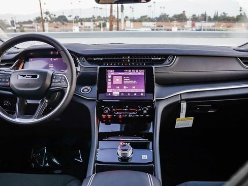 New 2025 Jeep Grand Cherokee Laredo X w/ Luxury Tech Group I image 13