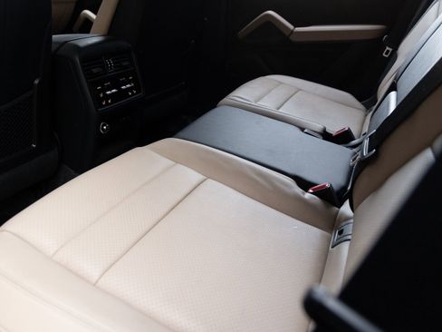 Certified 2025 Porsche Cayenne AWD/4WD image 25
