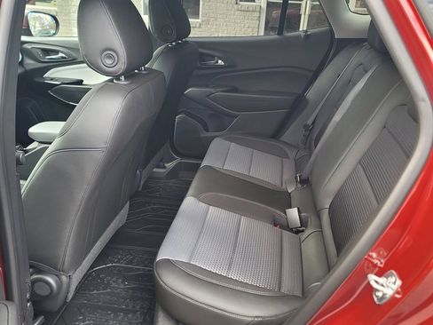 Used 2025 Chevrolet Trax LT w/ Driver Confidence Package image 21