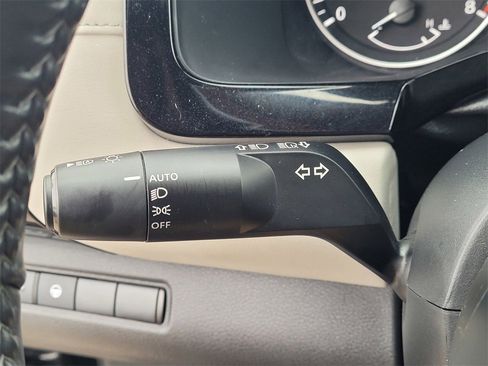 Used 2024 Nissan Pathfinder SV image 16