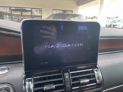 Used 2020 Lincoln Navigator Reserve w/ Equipment Group 208A Reserve AWD/4WD image 6