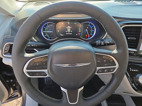 Used 2022 Chrysler Pacifica Touring-L image 20