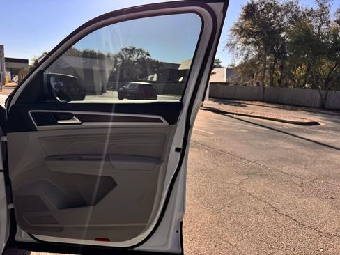 Used 2021 Volkswagen Atlas SE image 30