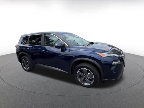 Used 2025 Nissan Rogue SV FWD image 2