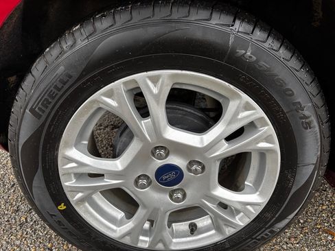 Used 2016 Ford Fiesta SE image 7