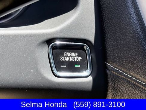 Used 2022 GMC Acadia SLE w/ Driver Convenience Package FWD image 17