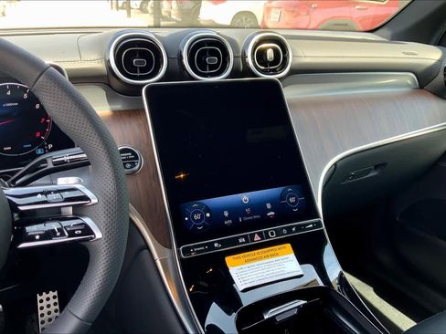 New 2025 Mercedes-Benz GLC 300 image 8