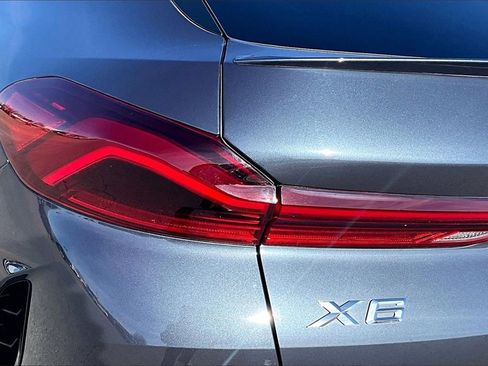 Used 2022 BMW X6 xDrive40i w/ M Sport Package image 30