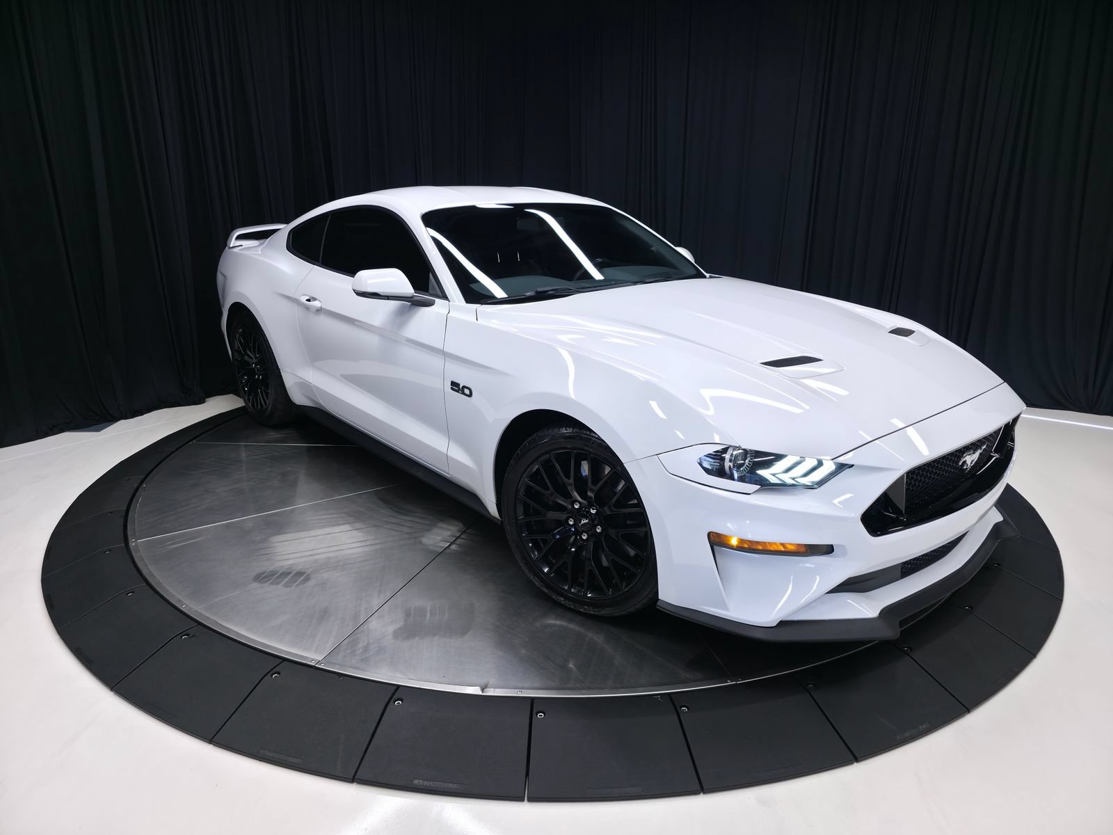 Used 2018 Ford Mustang GT Premium w/ GT Performance Package RWD image 46