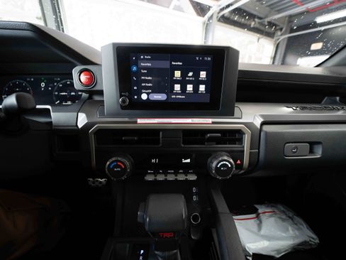 Used 2024 Toyota Tacoma TRD Sport image 17