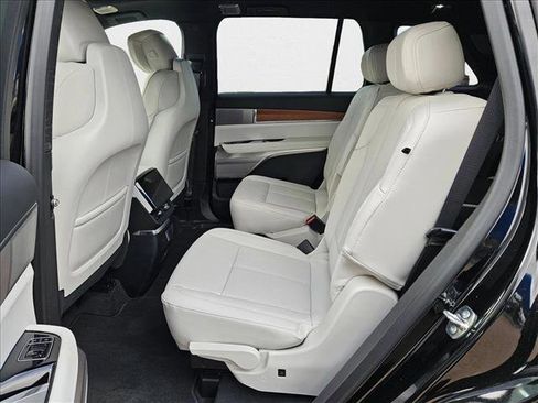 New 2026 Cadillac Vistiq Sport image 17