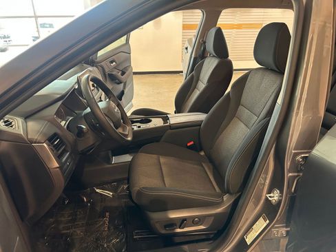 Used 2025 Nissan Rogue SV image 28