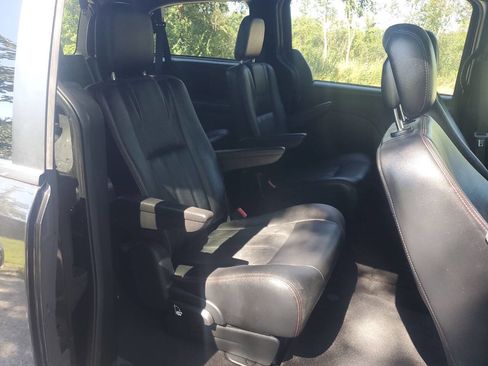 Used 2016 Dodge Grand Caravan R/T image 18