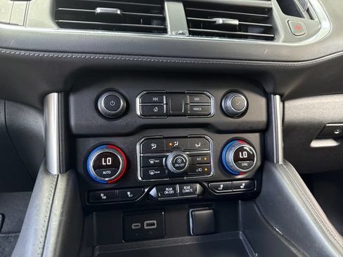 Certified 2023 Chevrolet Suburban Z71 w/ Luxury Package AWD/4WD image 18