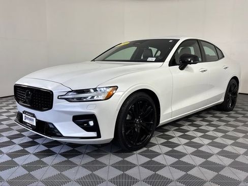 Used 2024 Volvo S60 B5 Plus AWD/4WD image 2