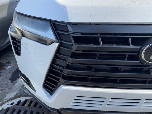 New 2024 Lexus GX 550 image 3