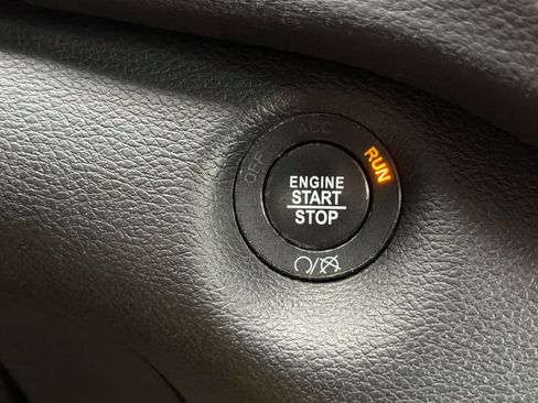 Used 2021 Jeep Cherokee Latitude Plus AWD/4WD image 24
