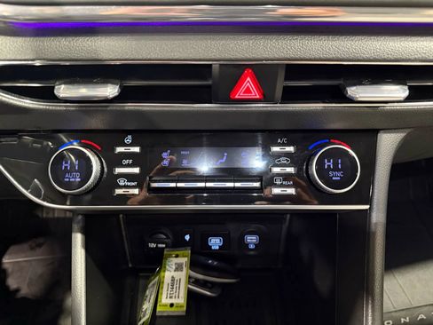 Used 2021 Hyundai Sonata Limited w/ Winter Weather Package image 19