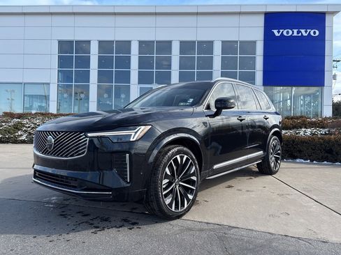 Certified 2025 Volvo XC90 B6 Plus image 39