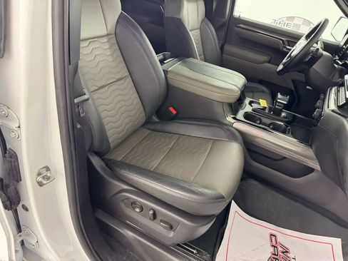 Used 2024 Chevrolet Silverado 1500 ZR2 w/ Technology Package image 38