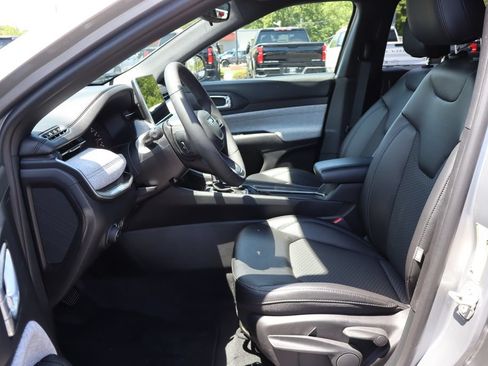 Used 2024 Jeep Compass Latitude w/ Sun and Sound Group AWD/4WD image 4