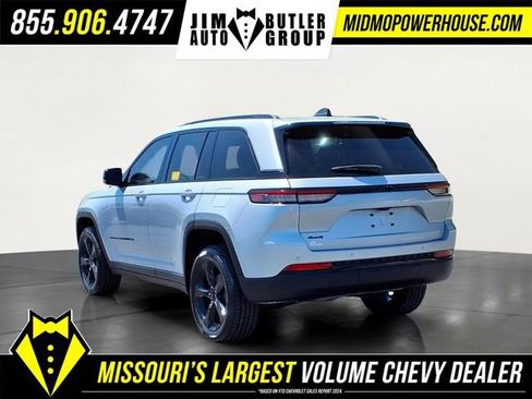 Used 2023 Jeep Grand Cherokee Altitude AWD/4WD image 6