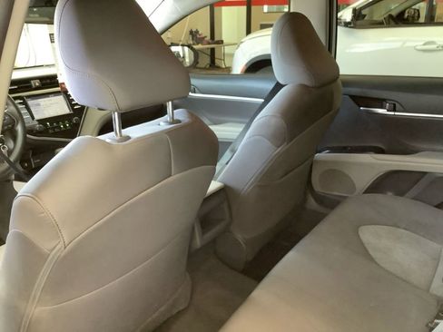 Used 2018 Toyota Camry LE image 19