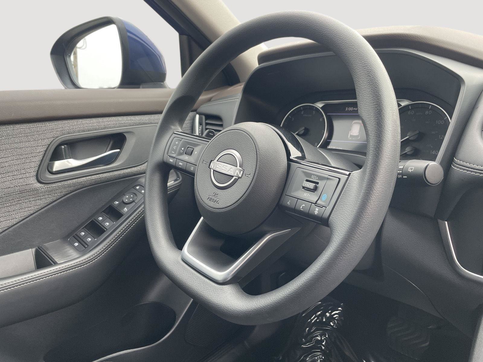Used 2023 Nissan Rogue SV FWD image 6