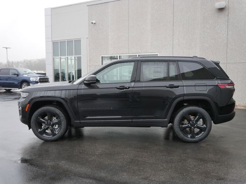 New 2025 Jeep Grand Cherokee Limited w/ Black Appearance Package image 3