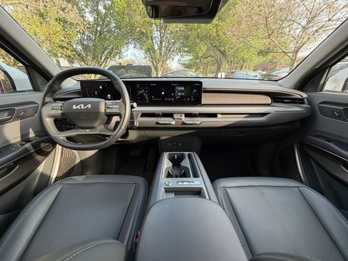 Used 2024 Kia EV9 Light image 2