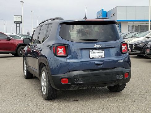Used 2021 Jeep Renegade Latitude FWD image 8