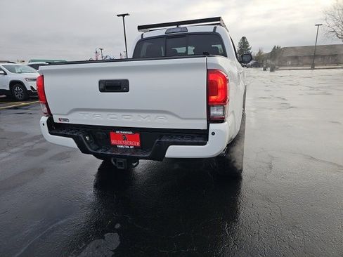 Used 2016 Toyota Tacoma TRD Sport image 47