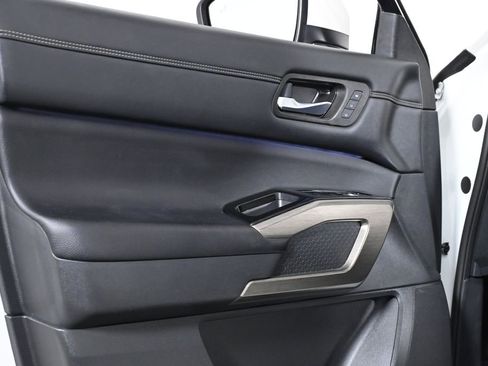 Used 2022 Nissan Pathfinder Platinum w/ Cargo Package image 31