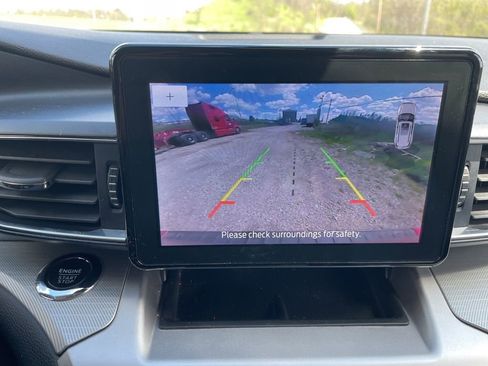 Used 2022 Ford Explorer XLT w/ Equipment Group 202A image 21