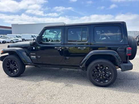 Used 2024 Jeep Wrangler Unlimited Sahara AWD/4WD image 8