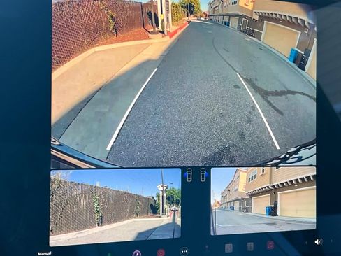 Used 2022 Tesla Model X Plaid image 21