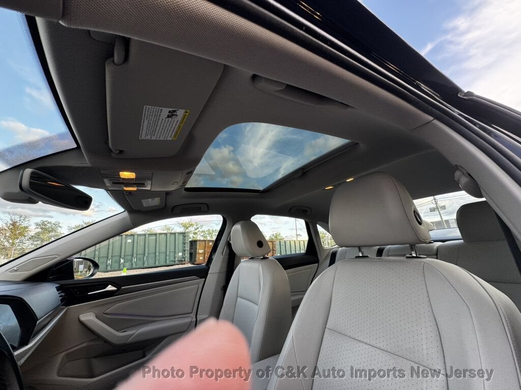 Used 2019 Volkswagen Jetta SEL w/ Cold Weather Package FWD image 29