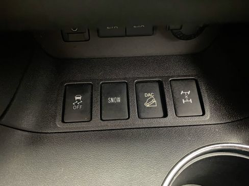 Used 2018 Toyota Highlander Plus AWD/4WD image 19