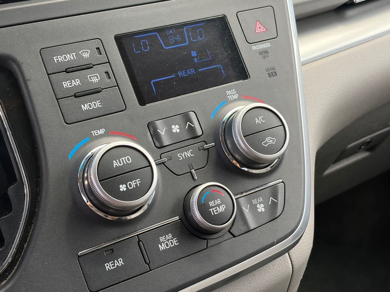 Used 2015 Toyota Sienna LE FWD image 16