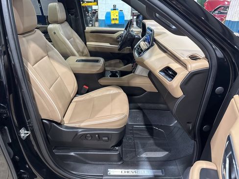 Used 2021 Chevrolet Tahoe Premier w/ Premium Package image 42