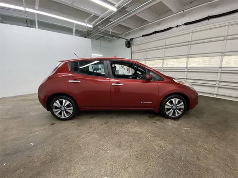 Used 2013 Nissan Leaf SL image 7