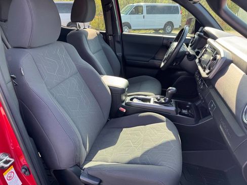 Used 2019 Toyota Tacoma TRD Sport image 21