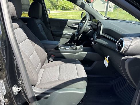 New 2026 Chevrolet Equinox LT w/ Safety and Technology Package FWD image 28