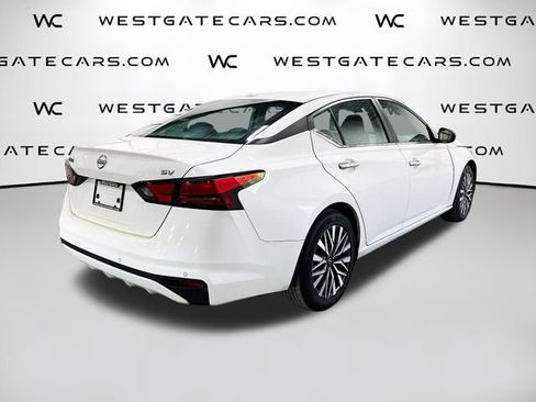 Used 2024 Nissan Altima 2.5 SV FWD image 8