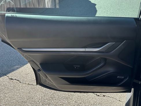 Used 2022 Porsche Taycan image 17