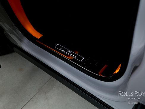 Certified 2024 Rolls-Royce Cullinan Black Badge image 34