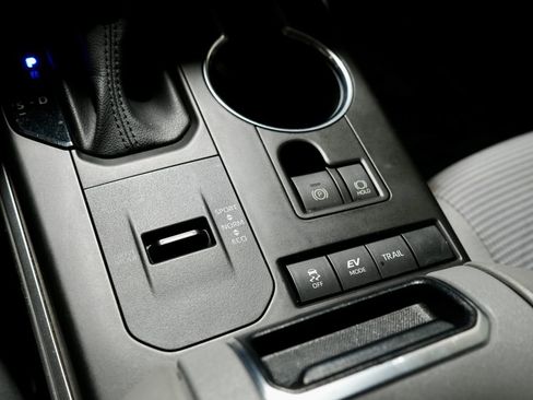 Used 2021 Toyota Highlander LE image 21